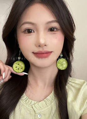 缤纷夏日~清新绿色黄瓜片耳环女2026新款耳钩小众独特设计感耳饰