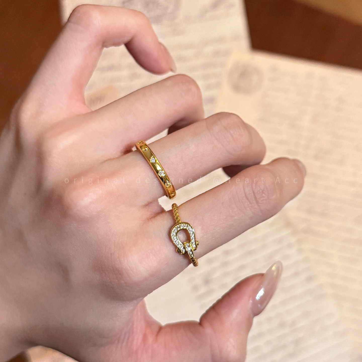 Medieval high-end horseshoe buckle ring for women, light luxury fashion, versatile index finger ring 2026 new niche stacking ring