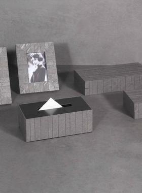 金属质感创意摆件样板房