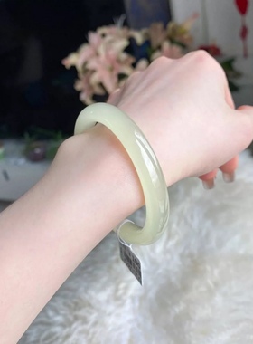 天然青白玉手镯女圆条少冰