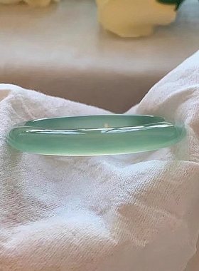 冰种青绿色玛瑙玉髓油镯子