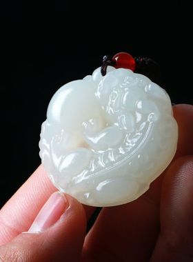 白色玉貔貅吊坠男女款怀
