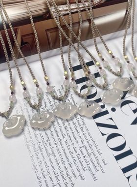 天然高冰白玉髓祥云锁吊