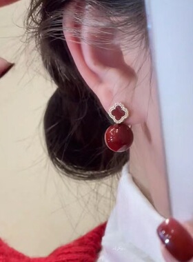 2026新款喜庆红色四叶草珍珠耳钉一款两戴设计感耳环气质耳饰