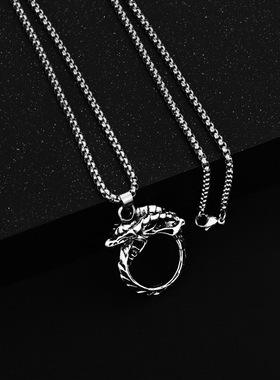衔尾蛇钛钢项链男潮人个性霸气男士吊坠男欧美嘻哈复古毛衣链大气