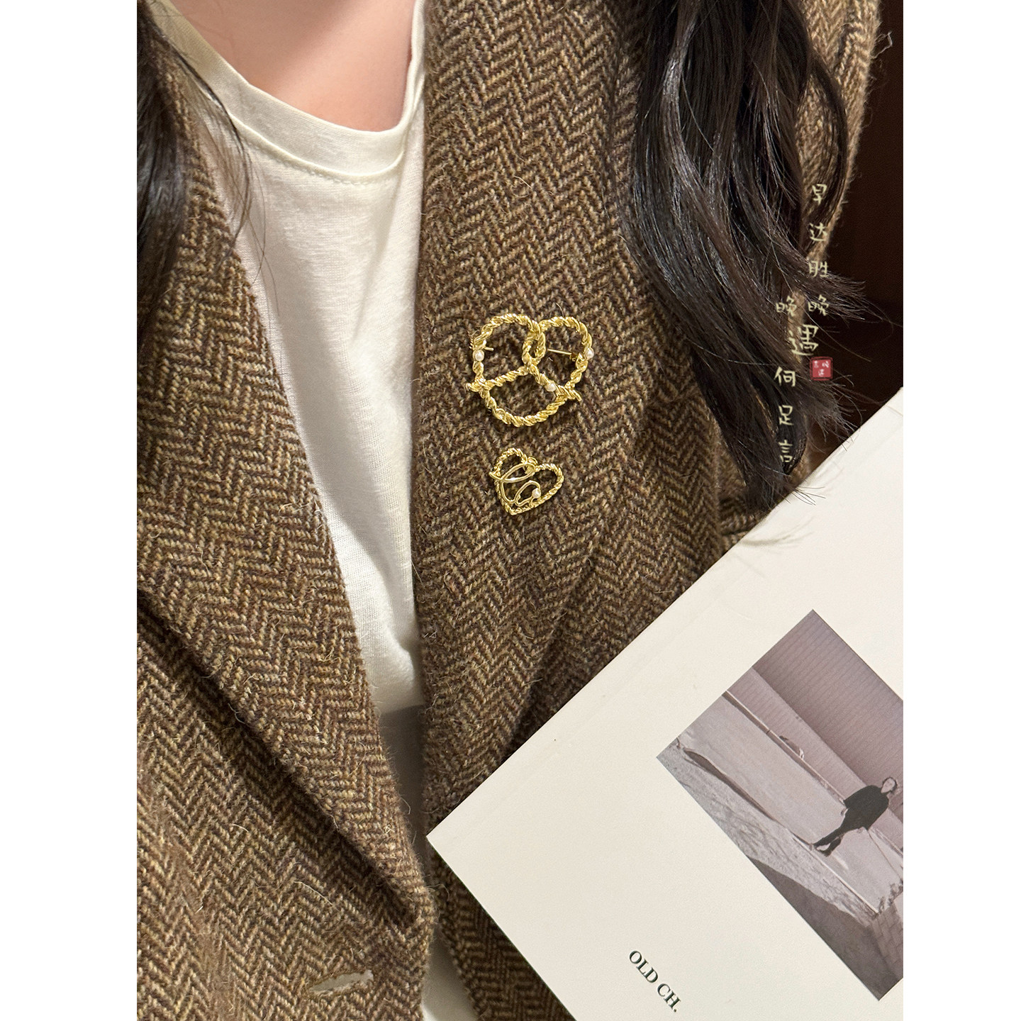 银色爱心字母胸针女款设计感小众搭配毛衣大衣别针高级感轻奢配饰,淘宝优惠券,粉丝福利购,淘宝优惠卷