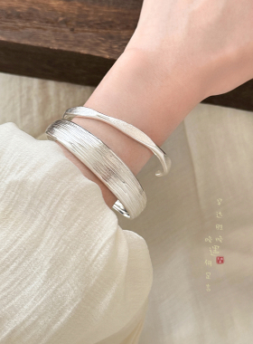 哑光银色素圈手镯高级感清冷感