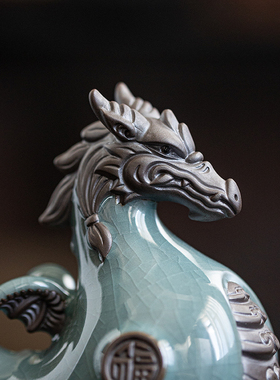 生肖龙马精神陶瓷摆件