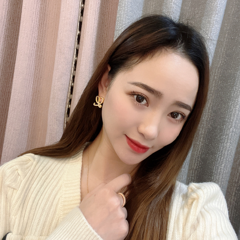 罗家复古耳环2024新款爆款L字母珍珠耳钉女高级感轻奢几何耳饰品