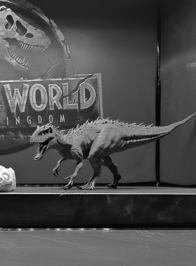 侏罗纪世界暴虐龙模型摆件啊呜