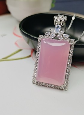 天然冰粉玉髓镶嵌公主粉平安无事牌项链吊坠挂件女毛衣链玉坠玉牌