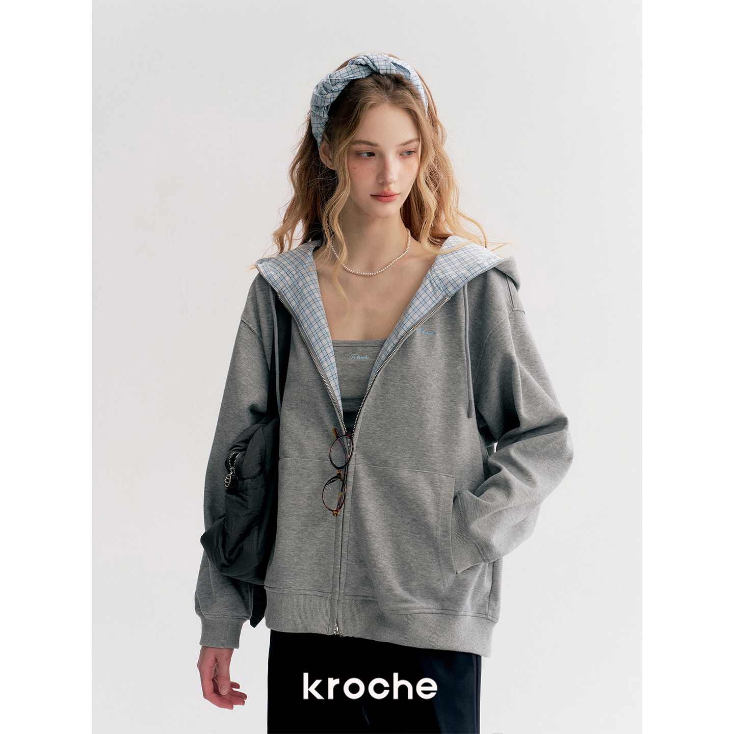 Kroche 25aw 休闲格调 格纹拼接连帽卫衣外套吊带A字半身裙三件套 - 图2