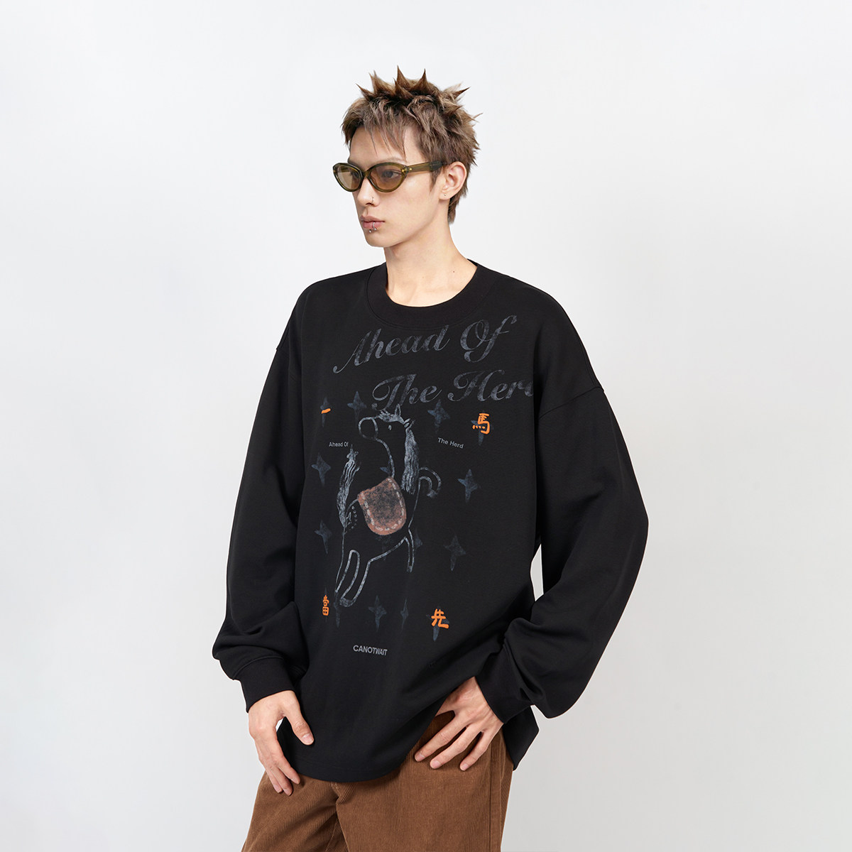 陈伟霆卫衣CANOTWAIT_马年【一马当先】手绘感马印花圆领卫衣舒适