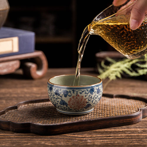 景德镇仿古陶瓷茶杯 手绘缠枝莲青花釉里红主人杯 内外画专用单杯 - 图2