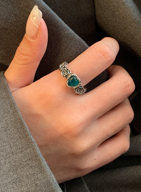 Vintage Flower Distressed Heart Shaped Black Zircon Rings