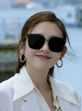 网红方形大框情侣街拍太阳眼镜女