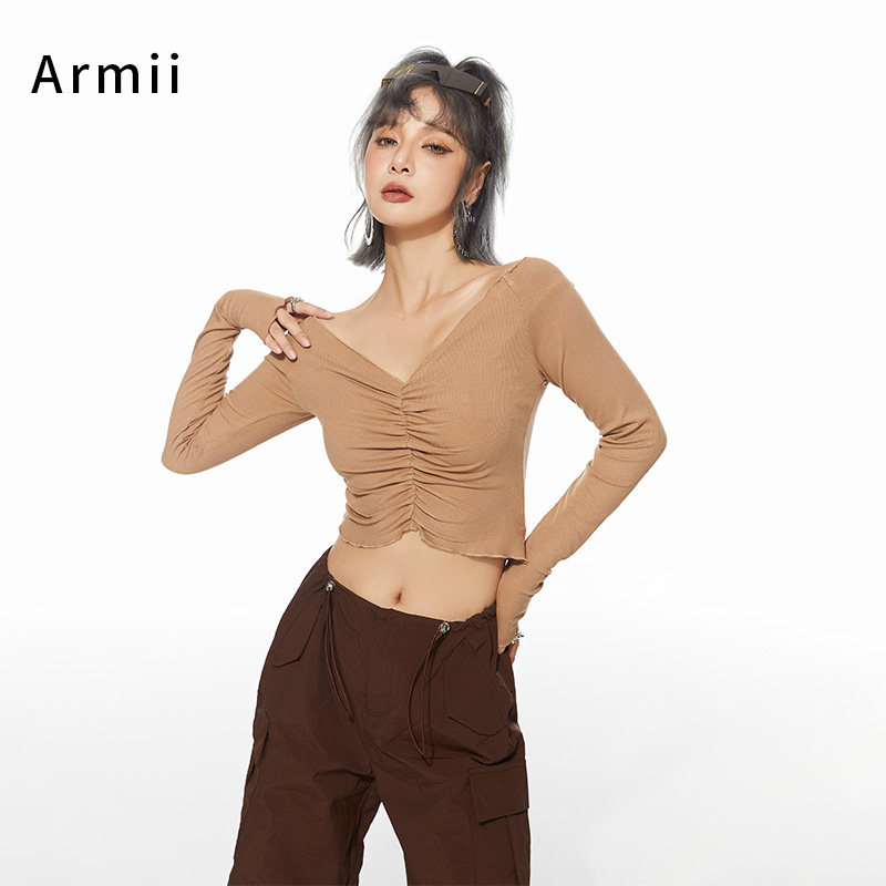 ARMII美式辣妹皱褶短款T恤女早秋新款大V领显瘦修身长袖打底上衣 - 图3