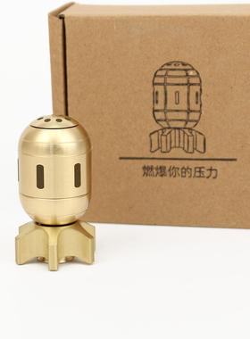 黄铜实心鱼雷炸弹解压转转指尖陀螺手把件工艺品办公室桌面摆件