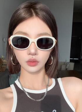椭圆形2024新款白色太阳眼镜女欧美高级感抗UV太阳眼镜网红覆古眼