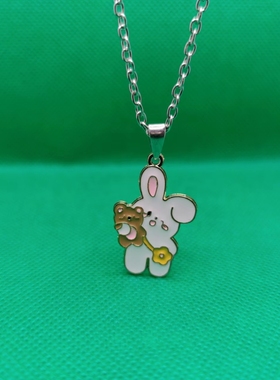 熊抱兔项链女可爱不掉色小熊兔子吊坠情侣闺蜜饰品春秋卫衣毛衣链