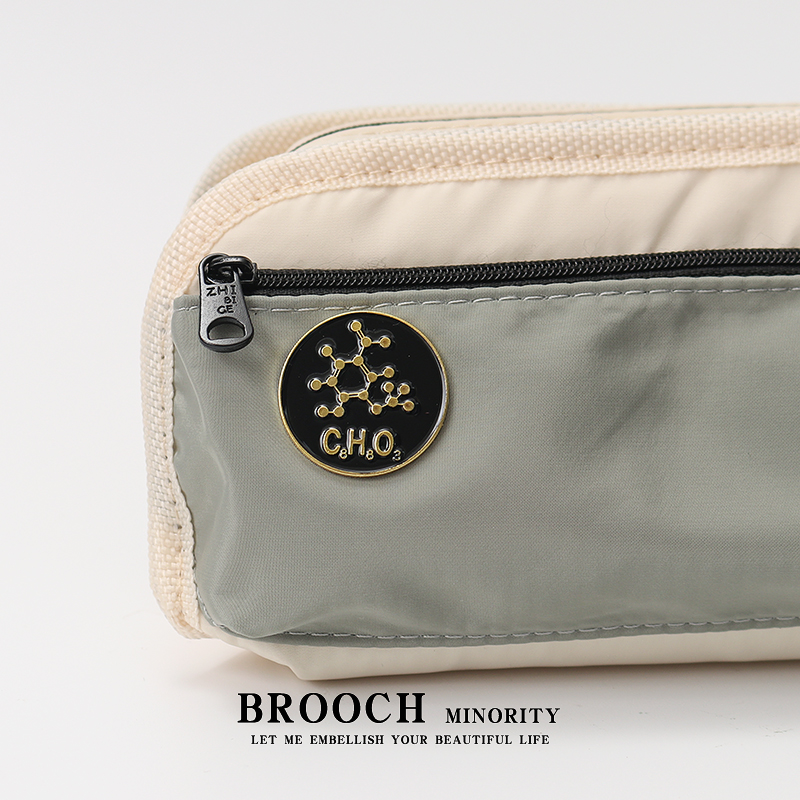 创意圆周率π胸针化学式别针元素金属徽章学生衣服包包装饰品扣针 - 图1