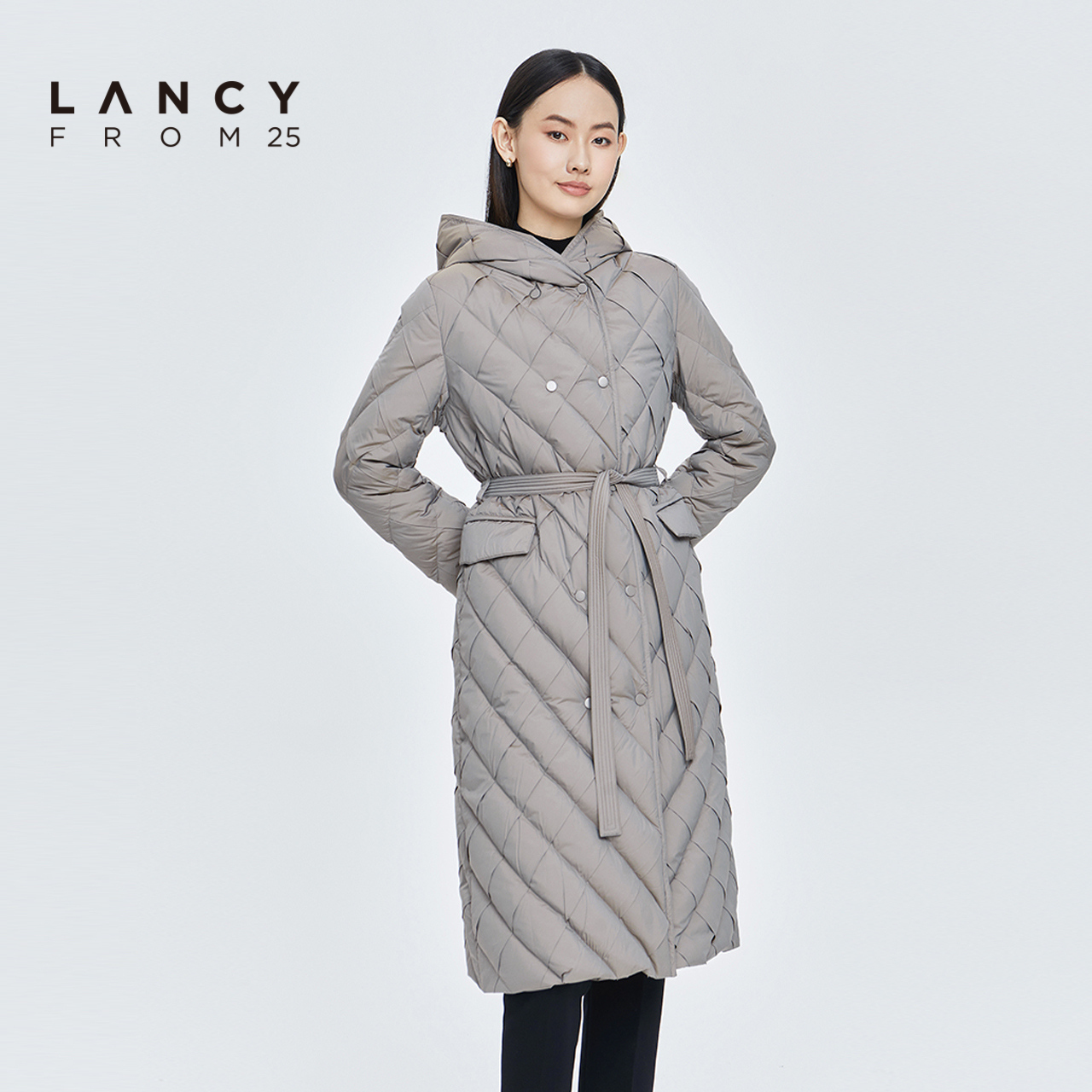 LANCY/悦朗姿秋冬新款修身连帽羽绒服女收腰中长款品牌鸭绒服简约 - 图2