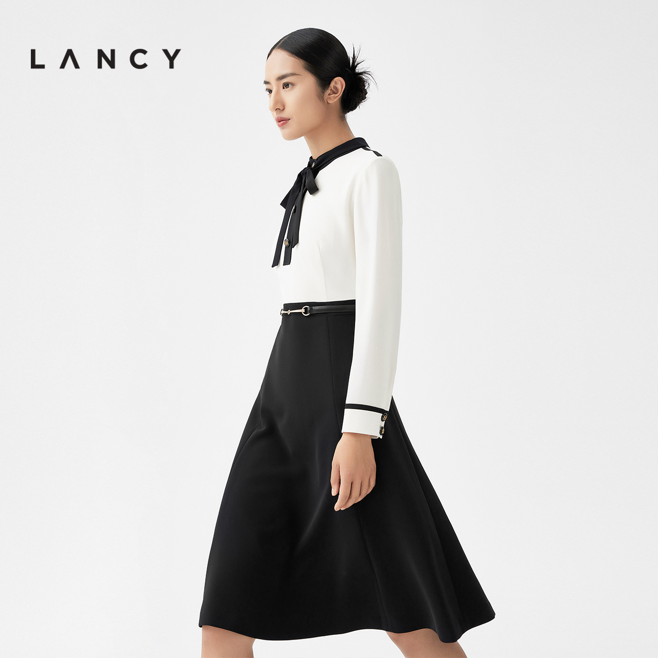 LANCY/朗姿2023秋冬新款黑白撞色连衣裙中长款裙子女收腰气质优雅