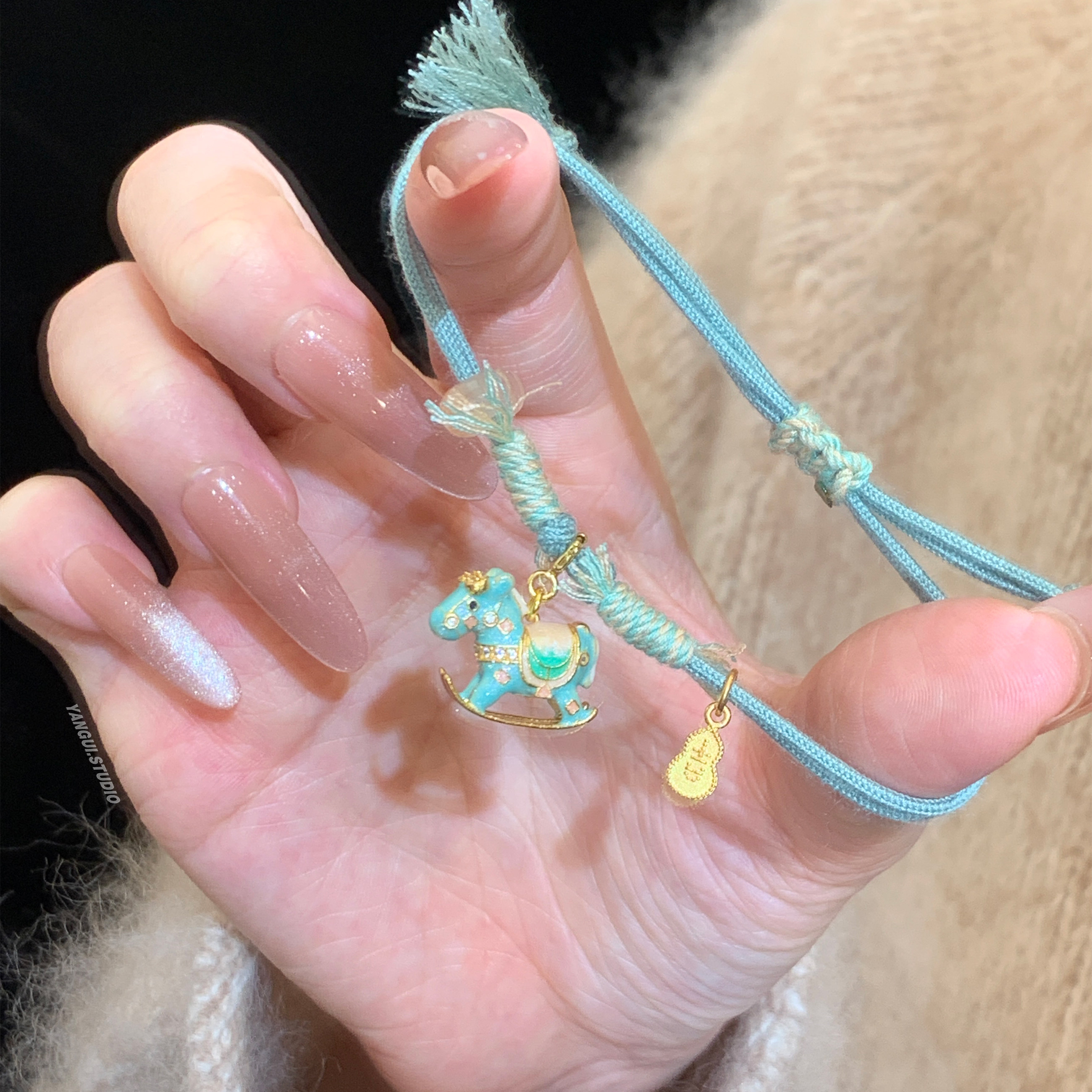 Yangui原创「蓝色木马」纯银s925吊坠马上开心编绳百搭情侣手链女,淘宝优惠券,粉丝福利购,淘宝优惠卷