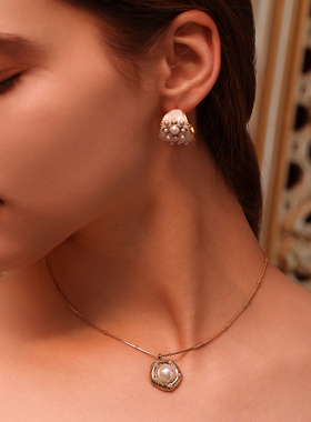 镀18K金设计感项链法式贝壳