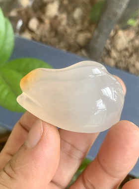 纯天然冰种玉髓卡通小胖兔吊坠网红款马达加斯加玛瑙生肖兔挂件