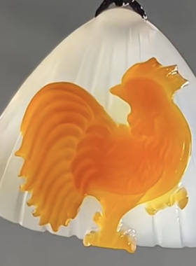 天然玛瑙俏色巧雕掌上明珠生肖生肖鸡吊坠纯手工雕刻男女贝壳挂件