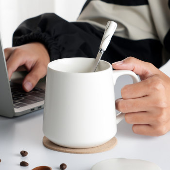 Mug ຈອກກາເຟທີ່ມີ lid ແລະບ່ວງ ceramic ຈອກຄູ່ນ້ໍາຈອກແມ່ຍິງຫ້ອງການຊາຈອກເດັກຜູ້ຊາຍການປັບແຕ່ງເຮືອນ