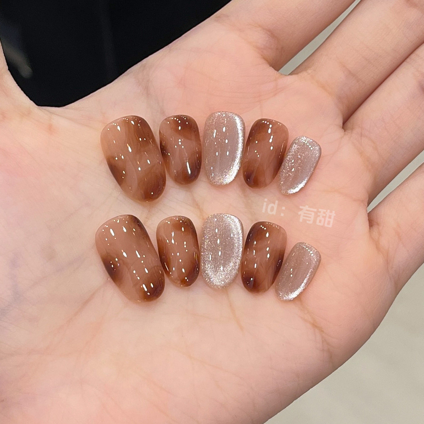 秋冬穿戴甲短款显白琥珀穿戴美甲2025新款高级感手工猫眼指甲贴片,淘宝优惠券,粉丝福利购,淘宝优惠卷