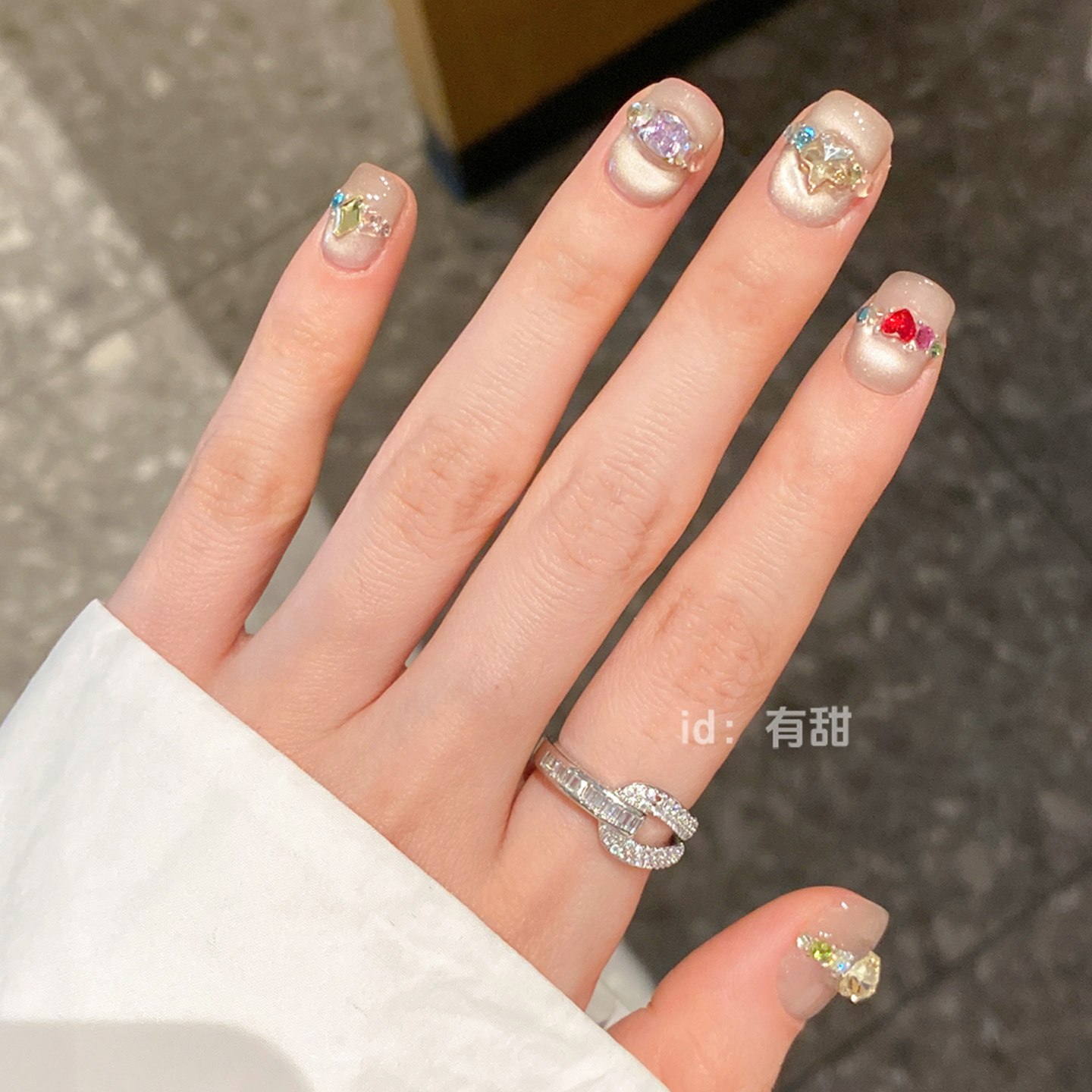 猫眼穿戴甲短款2025新款高级感绝美穿戴式美甲纯手工爆款指甲贴片 - 图3