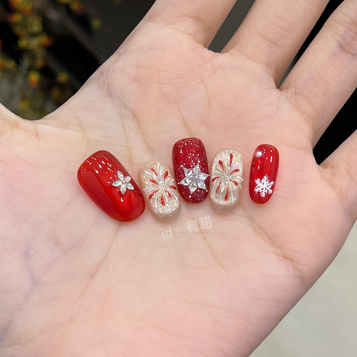 红色猫眼穿戴甲短款高级感雪花穿戴美甲2025新款手工烟花指甲贴片,淘宝优惠券,粉丝福利购,淘宝优惠卷