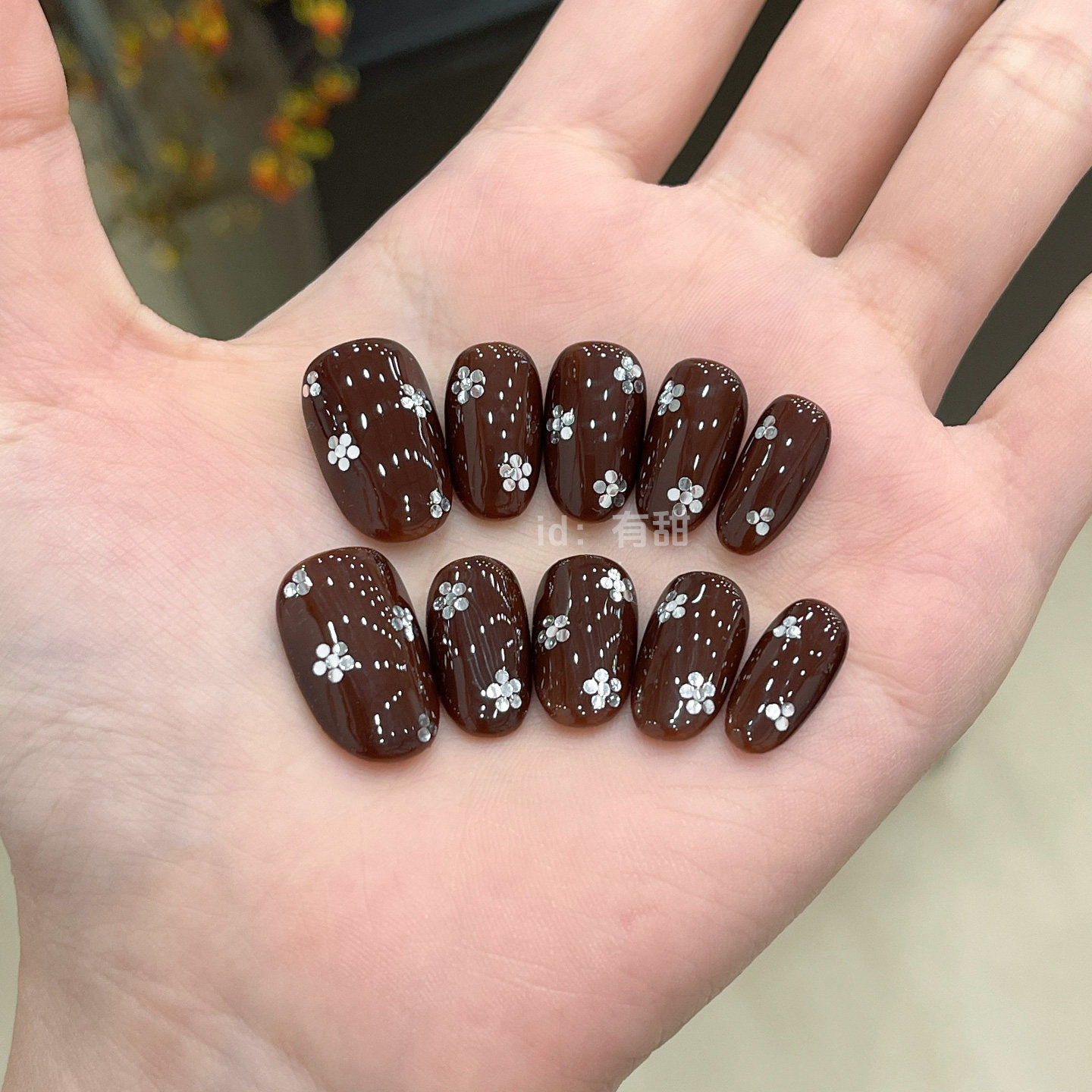 红色穿戴甲秋冬高级感爆款指甲贴片2025新款手工绝美穿戴美甲短款,淘宝优惠券,粉丝福利购,淘宝优惠卷