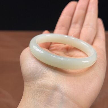 和田玉暖白老料手镯泥鳅背，小圈口特价放漏，圈口51.6，9.8×6.5