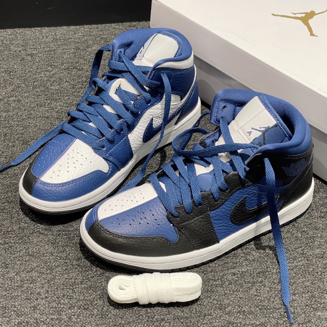 Air Jordan 1运动休闲鞋 复古潮流支撑合成革板鞋DR0501-401 - 图0