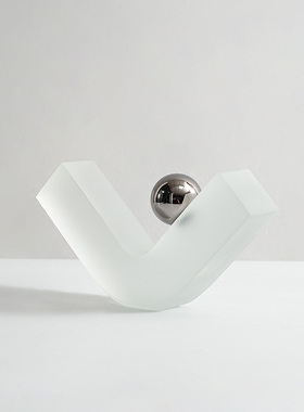 现代轻奢水晶勾形几何摆件样板间客厅茶几摆设计师书房书柜装饰品