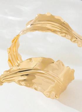 欧美跨境货源金色简约小众手环缠绕褶皱树叶手镯开口可调节女士