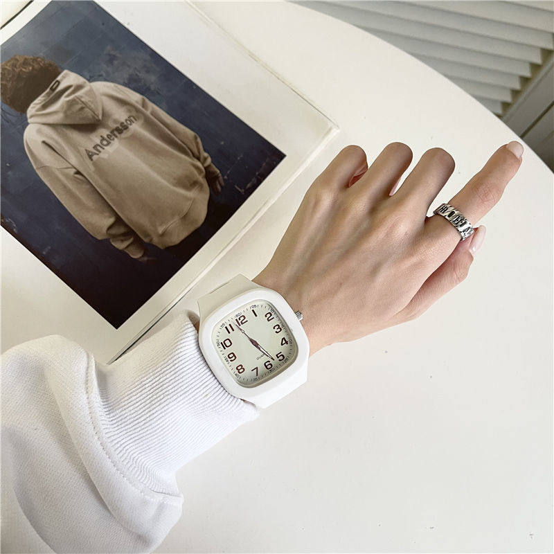 公务员考试女款初高中学生电子表 蒂尔瓦国产腕表