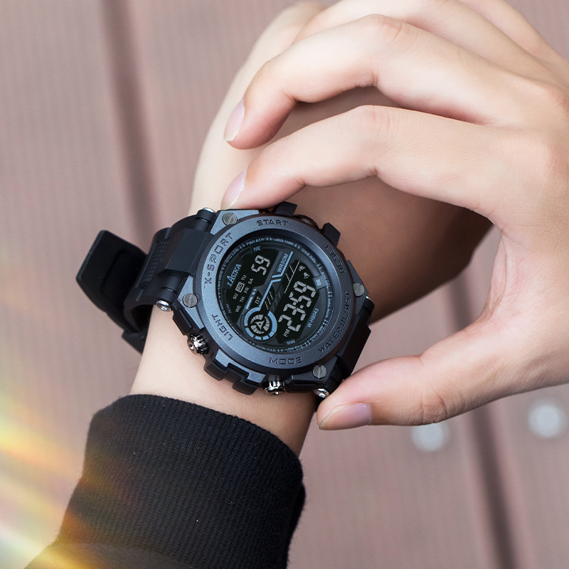 户外男款初中青少年多功能电子表 蒂尔瓦国产腕表