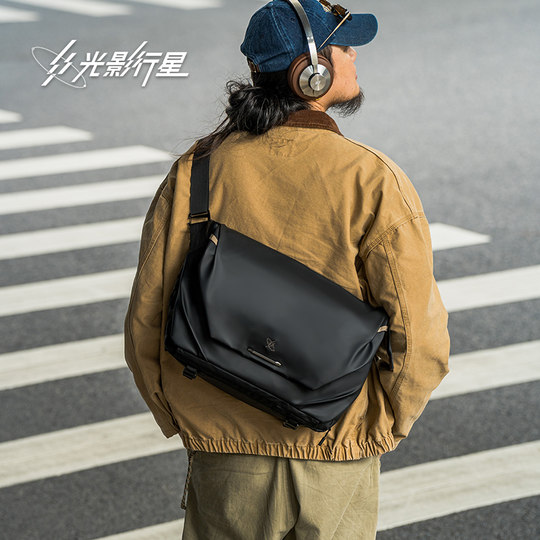 GYXX/光影行星阿波罗2斜挎包男士款单肩背包通勤机能邮差包电脑包