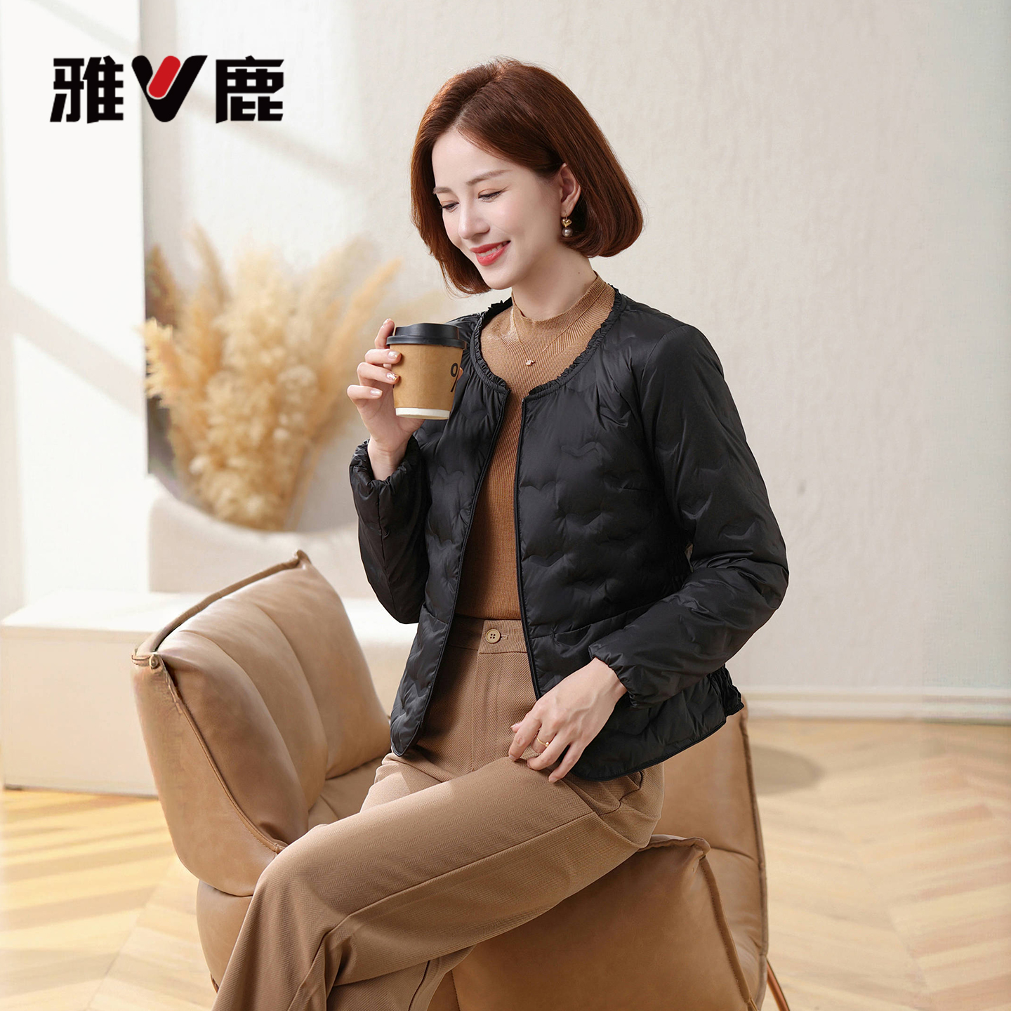 雅鹿轻薄内胆羽绒服短款无领妈妈红色