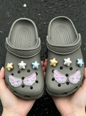 MKOP洞洞鞋配饰高级感鞋扣配件幻彩翅膀星星鞋花适配Cross/Crocs