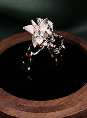 百治应星·刃印象逢春戒二次元设计感精致枯木戒臂镂空白兰花指环