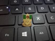 (Lingang Cabinet) Zhangya on behalf of the Olympics Nigerian National Day will emblems the insignia of the insignia of the NOC emblem.