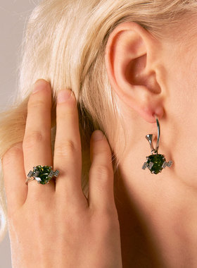 黄明昊宋妍霏同款爱心戒指