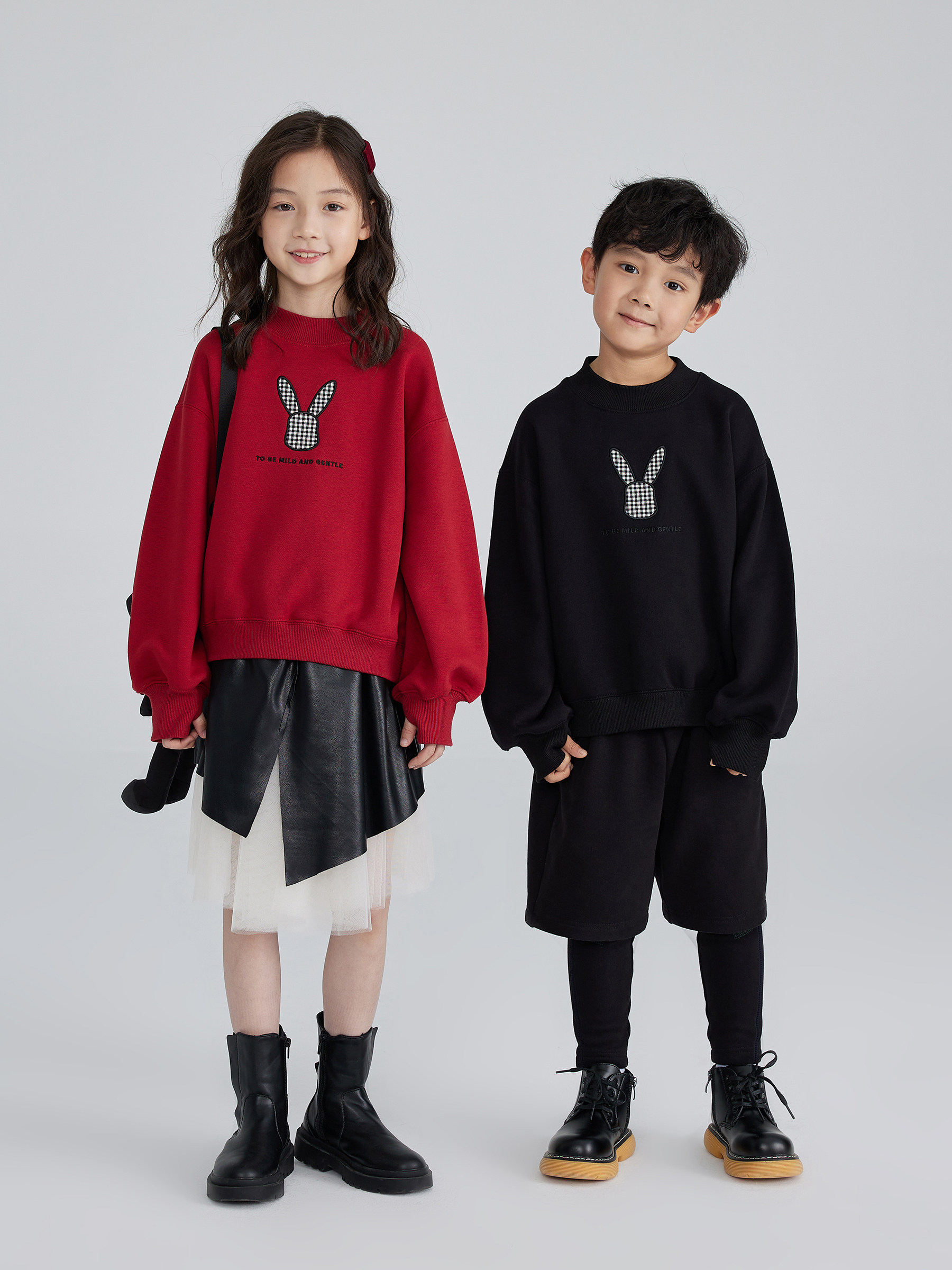 【6折】MIMIGOGO新年潮酷贴布绣格纹小兔子堆领儿童长袖卫衣2L04 - 图0