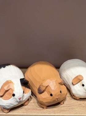 木雕仓鼠荷兰猪摆件纯手工雕刻办公室桌面汽车中控台装饰新款摆件